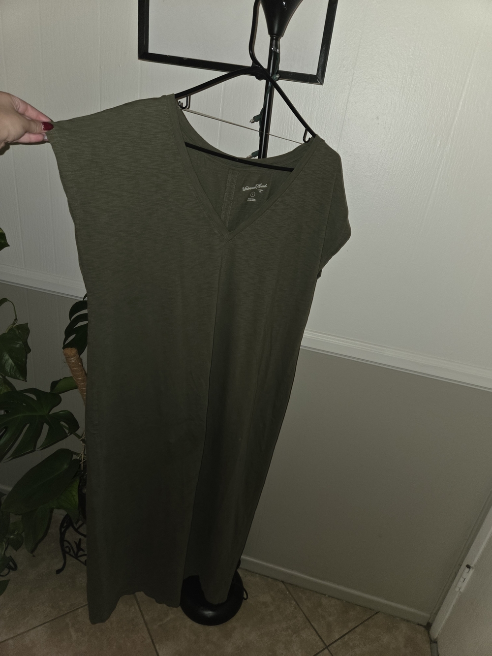 Universal Thread Women’s V-Neck Olive Green Tee Dress